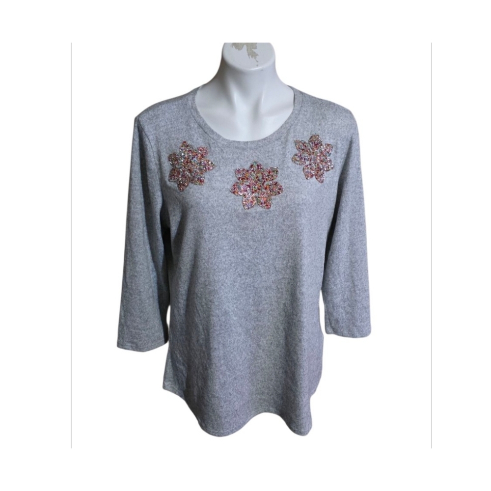 Love Scarlett Jewel Embellished Snowflakes 3/4 Sleeve Tee Gray Size L - Picture 2 of 9
